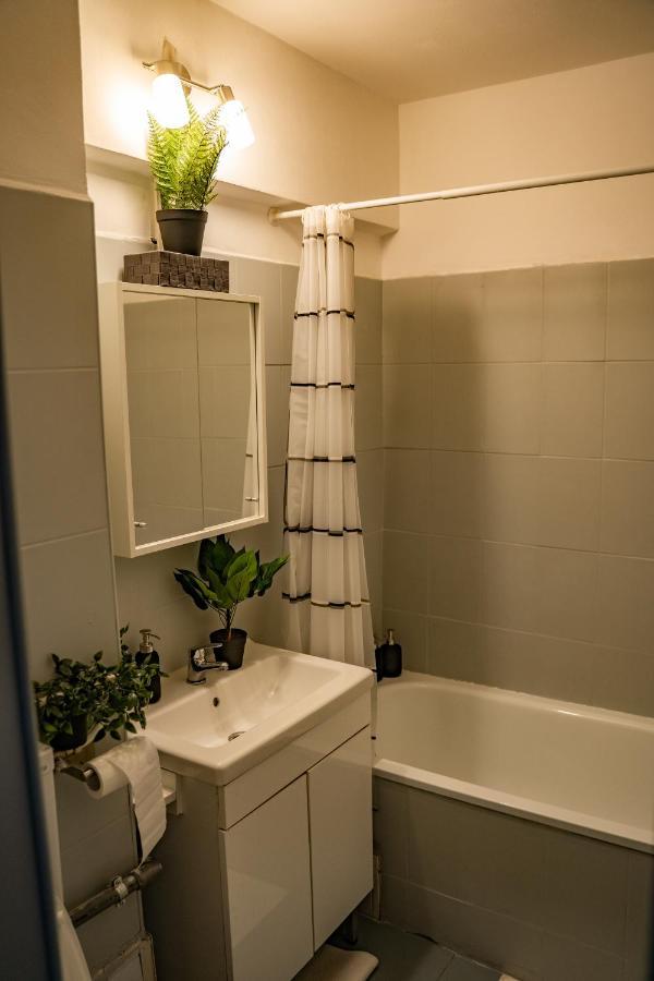 Modern 1 Bedroom Apartment In Bucharest Center! Екстер'єр фото